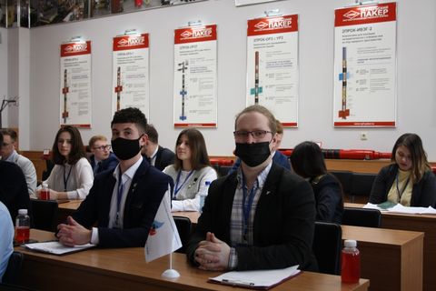 Студенты ФГБОУ ВО «УдГУ» провели интеллектуальную поединок «Oil Storm» на V Международной молодежной научной конференции «Tatarstan UpExPro 2021» 5
